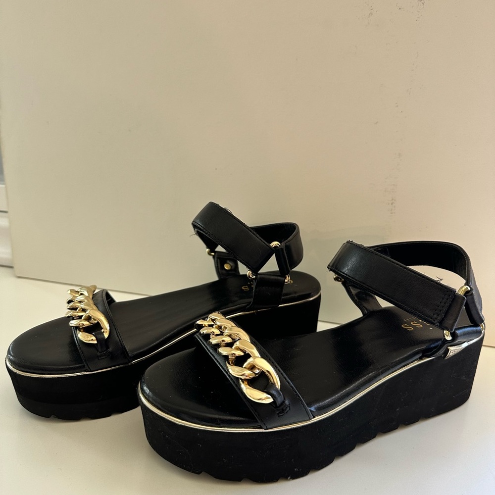 Guess los angeles  heels plataform black and good